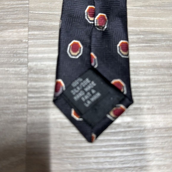 Outline 100% Silk tie - Picture 2 of 7